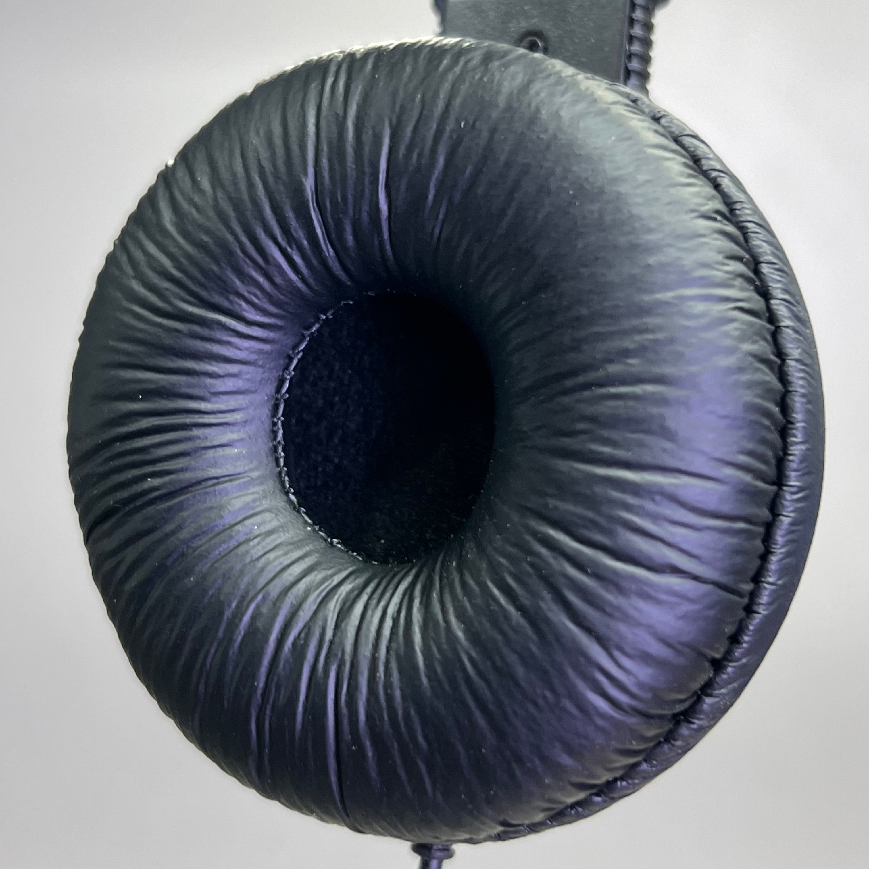 KENSINGTON Classic 3.5mm Headphone With 9ft Cord, Black K33137